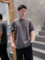 Jf58070纪梵希短袖系列 季度：2025春夏 颜色：黑色 铁灰 白色 尺码: M-5Xl 版型：微阔版型 克重：230克重 潮棉平纹面料 成份：100%棉