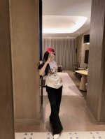 模特实拍已加入保护 货号 10831 乐队猫猫T配公仔 白色 粉色