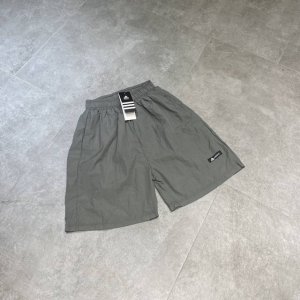 Adidas阿迪达斯 碳灰色绣标简约机能风运动休闲短裤情侣款 Color: 碳灰色 Size: M-Xl M 腰围 臀围114 裤长47 Cm L 腰围94 臀