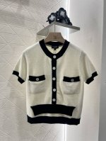 Chane*2025新品上架 撞色针织短袖开衫 定制Yb羊绒纱线织造 质感高级 弹力舒适 圆领短袖开衫剪裁 通体细腻针织纹理 撞色点缀于袖口领口下摆和开襟条纹包