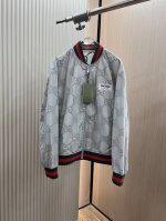 古奇 2025春季新款夹克外套 秀场新品品相非常完美 双面穿舒适保暖 三标齐全色泽饱满诱人 非常出彩的设计 轻松将时髦感进阶 做工极为考究严谨 走线工整细致 大