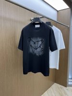 新款 Mm6高端定制 2025春夏新款首发专柜最新款短袖圆领T恤 高端订制 设计前卫时尚！品牌Logo重工艺设计 高端定制丝光云朵棉面料.手感柔软.穿着舒适.专