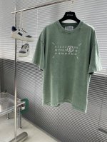 Mm6 马吉拉 25Ss新款圆领短袖T恤 日历数字立体硅胶工艺 面料定制定染 280克 100%纯棉 洗水渐变 炒雪花 经典圆领设计