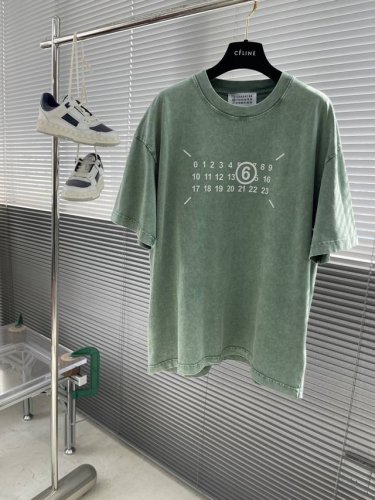 Mm6 马吉拉 25Ss新款圆领短袖T恤 日历数字立体硅胶工艺 面料定制定染 280克 100%纯棉 洗水渐变 炒雪花 经典圆领设计
