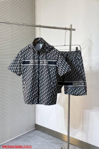 L611 Dr迪奥 2025Fw男士连帽 休闲日常穿搭单品！上身修饰身形、定制面料将时装美学和新都市商务休闲概念完美融合，不同风格任你选：，永不过时 一件，解锁
