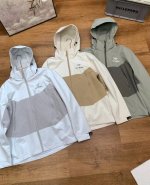Arc'teryx 始祖鸟 爆火户外品牌 户外情侣冲锋衣 防水耐脏 附带潮流属性 上身版型太香了 穿上效果露营风拉满 全身整体经典配色 性价比超级高 ，细节直接