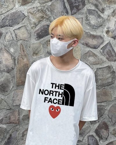 The North Face 北面爱心系列限定情侣短袖 商品参数 采用260克双砂面料 三针五线做工，领口包包边条 今年火爆的品牌 看到了就忍不住要自留一件 正