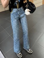 Chane*新品上架 激光牛仔长裤 定制Yb进口斜纹棉牛仔材质 挺括舒适有型 多次酵素水洗工艺处理 不易染色脱色 高腰系扣双插兜版型 配合轮廓线条裁剪 增添造型