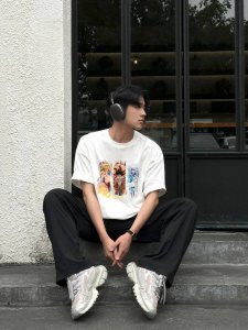 上新！定制款哪吒魔童降世联名款！夏季新品情侣款圆领短袖T恤 面料采用法国进口的纯棉面料，质感细腻饱满，上身亲肤有型！男女同款！ 尺码：S-3Xl 颜色：黑色 白