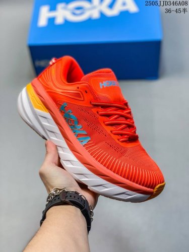 简介：“飞要这么厚”跑者解压神器，美国新兴跑鞋品牌Hoka One One Bondi 7 Low 邦迪7代系列 低帮厚底轻量休闲运动慢跑鞋1 530 尺码：见