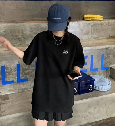 顶端刺绣品质新百伦New Balance基础款短袖宽松男女同款情侣款 采用抗菌260克新疆长绒棉重磅面料 透气舒适 怎么洗都不起球透气轻柔的短袖，让您穿着舒适一