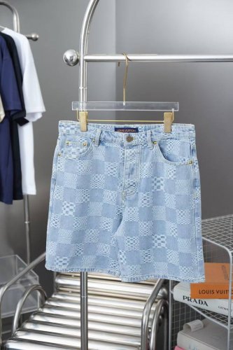顶级复刻 Louis Vuitton 路易威登 驴牌 Ss25春夏新款 棋盘格图案满印Logo印花牛仔短裤 官网同步 爆款套装 原版复刻 随意对比 细节拉满 顶