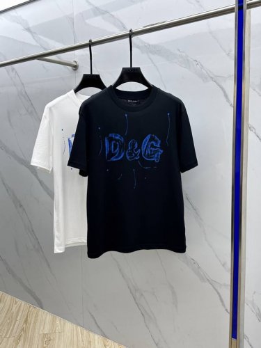 dg*杜嘉班纳 2025Fw春夏新品圆领打底外穿T恤，立体感Logo微廓形半袖 活性纯棉打底T恤，棉，手感面糯有骨感，柔而有韧性。工艺处理，韧性和抗皱性能得到大