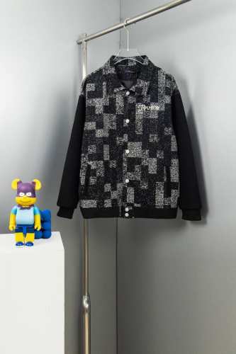 款号 60777 p360 lv2025Ss蛇年走秀款棒球服外套夹克 订购原版开模 历时一个月终于出货了，简直太爱了 上身真的超级帅。抖音某博主讲今年Lv 新出