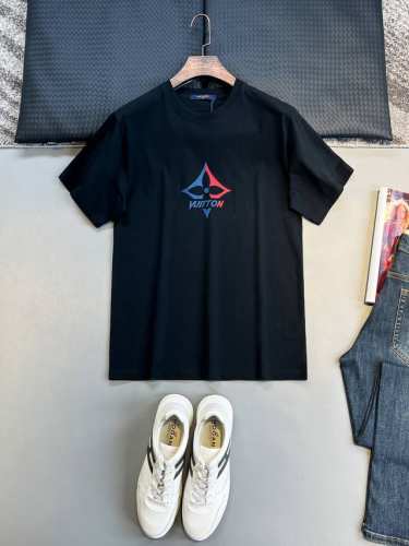 LV25Ss春夏新款平纹针织棉布基础圆领短Tee，男女同款时尚蓝白色四叶草胶印图案休闲套头短袖T恤衫！贸易公司渠道稀出，领先官网发售！V家新款T恤以其卓越的面料