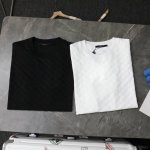 顶级复刻 高端定制 Louis Vuitton 路易威登 新款经典满身毛巾提花冰感休闲短袖T恤 款号: 5 颜色: 黑色 白色 购入原版开模打造，全套定制辅料，
