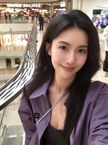 上新 新款笑脸刺绣Logo香芋紫色防晒纽扣衬衫 低饱和度的葡萄紫妥妥人间甜妹儿 Ac笑脸刺绣Logo绝美 高级感满满～ 时髦慵懒又显白纯棉麻料手感Hin舒服 质