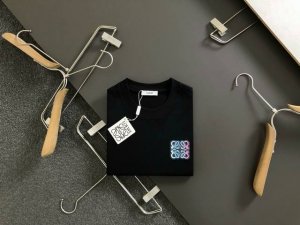 Low*微宽版型M-Xxxl 25春夏顶级彩色立体刺绣融合直喷工艺顶级重磅潮流短袖 精致工艺专柜面料 顶级元素融合打造 经典短袖3标齐全 潮男时尚 无论是上身舒