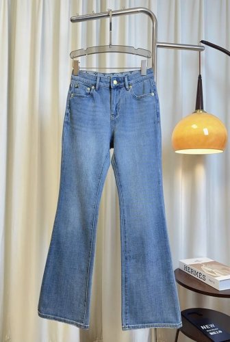 lou**新款后口服印花徽标Logo牛仔裤 微喇裤 定制四面弹力纯棉洗水棉面料 拉伸力超好 舒适亲肤 反面全印花Logo设计 后口袋抽象徽标Logo点缀 精致时