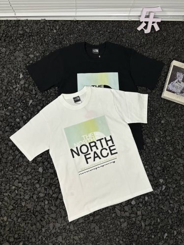 北面The North Face宽松休闲小清新绿色印花Logo套头重磅圆领透气短袖T恤 男女同款 在沉闷夏日，急需一抹治愈系色彩点亮穿搭？北面The North