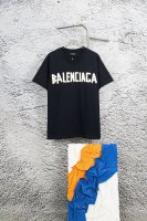 款号：Y113 Balenciaga巴黎世家胶带破洞短袖 质棉质平纹针织圆领 T 恤，料采用 %进口棉！高密度进口270克重面料 高温染色 后定而成！三标齐全