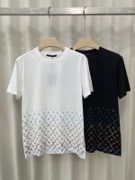 lv新款正面Logo短袖T恤，Zg同款，胸前提升品牌格调演绎品牌辨识度，满满的品牌精良设计，采用定制80支双股丝光棉面料；黑色 白色 S～Xxxl；