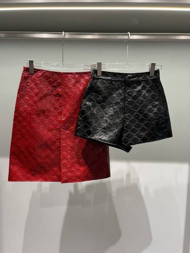 P700，古奇羊漆皮压印Logo短裤，红色黑色，版型超正