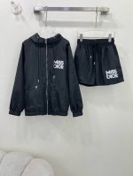 P460Dio* 25春夏新款套装 Missdio*系列 黑白撞色Miss Dio*印刷既视感Logo 连帽外套搭配小短裤！经典黑白配色搭配上身减龄绝绝子！防晒