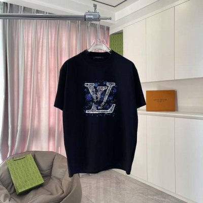 LV*路易威登2025夏季新款 个性字母Logo印花 定制面料300G 短袖T恤 男女同款 尺码 S M L Xl Xxl 五个码 颜色 黑色 白色 湖绿色 天