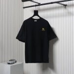 Burberry 巴宝莉 25Ss 胸口金标战马刺绣短袖面料采用纯棉精梳棉面料 采用胸前金标战马刺绣 上身效果宽松休闲 百搭款 三标齐全 男女同款 Size:X