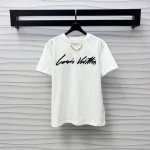 Louis Vuitto*2025新品上架 圆领刺绣字母 定制Yb进口原生全棉材质 透气舒适 质感十足 领口饰以金属字母链条点缀 增添造型层次感 胸前刺绣花体字