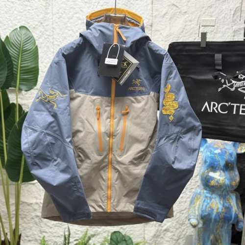 代购级 配专柜Vip手提袋，退换丢失-10 全衣压胶！顶级户外代工！ Arc'teryx始祖鸟蛇年限定款 Arc'teryx Alpha Sv 王炸款 黄金蟒冲