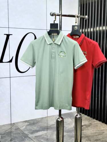 巴宝莉。2025春夏系列新品男士时尚经典翻领Polo时尚单品设计，更加时尚舒适，高标准定制，进口高丝光双面棉质珠地面料质感非常细腻，H品牌Logo工艺，细节工艺