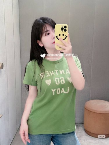 Valentin* 25Ss春夏新款 撞色字母印花刺绣圆领短袖T恤 原版开发 高版出品 炒染工艺做旧水洗处理 进口原生全棉材质 正肩H版型上身无敌显瘦 胸前后背