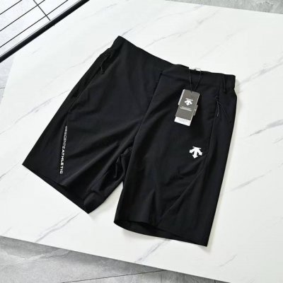 descente 迪桑特夏季新款男士冰丝运动短裤五分裤 机能户外与城市休闲于一体的短裤 延续了集运动跑步的专业性能又有城市休闲风格 剪裁版型拿捏很好 修身但不紧