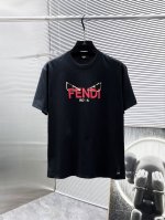 芬迪 Fendi 2025Ss新款 半袖 体恤 短袖 圆领T恤，高端版本！专柜定制面料 透气舒适度高，细节无可挑剔，品牌元素设计理念，体现高品质。手感细腻柔软！