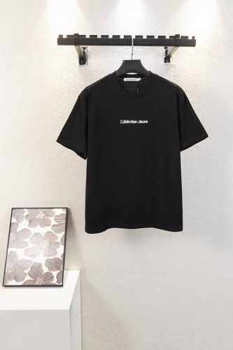 顶级版本 款号:C015 品名：Calvin Kleinck 男女情侣休闲圆领短袖T恤，印花+刺绣一体的工艺，成本增加耗时耗力。 260G高克重莱卡面料质感非常
