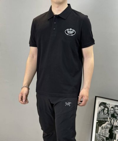 prad*A普拉-达2025Ss夏季新款 Logo男士翻领Polo衫！经典商务男款，简约时尚大气不失优雅，单穿内搭体面过人，品质控 细节控的闭眼带走，低调又奢华