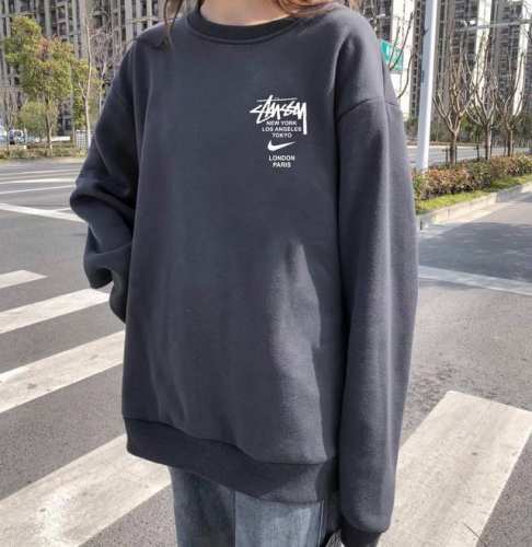 110 stussy X Nike斯图西联名耐克春季圆领卫衣 甄选新疆华棉面料 柔软舒适 手感软糯细腻 高克重 上身充满质感 非常轻便舒适 运动宽松版型不紧身