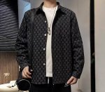 上新！ Gucci春季新款双G提花水洗牛仔外套！ 定制双G提花水洗牛仔面料 品质拉满！ 定制开模纽扣！ 140斤上身L宽松！女生穿M即可！ 颜色：黑色 尺码：M