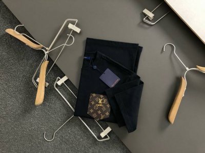L牌*宽松版型版型S-Xl 25早春最新经典老花皮口袋金属附件融合重磅短袖，高端品质专柜原单圆领援助，顶级制作工艺进口面料，专柜款独特设计，采用进口高端订制进口