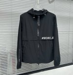 特价不退换 码数：L 1件 Monc 蒙口 新款防晒衣 印花Logo高品质，低调奢华 ，时尚宽松连帽外套潮 ，早春必备单品 颜色： 黑 绿 杏 码数：M-Xxl
