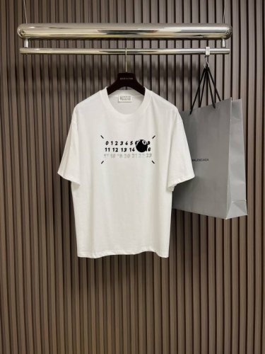 maison Margiel Mm6 马吉拉 2025Ss春夏新款短袖T恤，定制专属洗水纯棉面料，胸前印花Logo设计！简约大方，从容百搭，档次极高，完美融入时