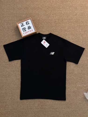 顶端刺绣品质新百伦New Balance黑色基础款短袖宽松男女同款情侣款 采用抗菌260克新疆长绒棉重磅面料 透气舒适 怎么洗都不起球透气轻柔的短袖，让您穿着舒