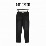 Miumiu 缪缪 缪缪牛仔长裤 官网同步。复古做旧水洗处理牛仔黑配色 经典水洗色泽，纯正洋行渠道，客供高级进口的丹宁面料，特选日本冈山纯正14Oz盎司牛仔布料