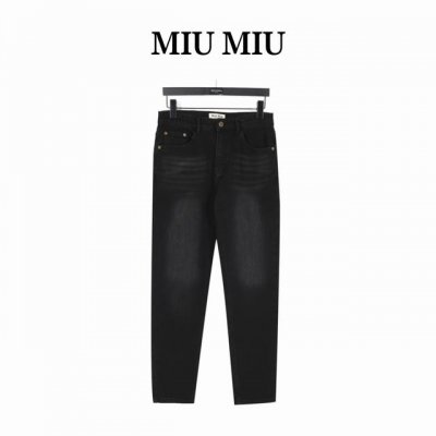 Miumiu 缪缪 缪缪牛仔长裤 官网同步。复古做旧水洗处理牛仔黑配色 经典水洗色泽，纯正洋行渠道，客供高级进口的丹宁面料，特选日本冈山纯正14Oz盎司牛仔布料