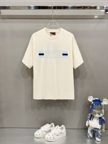 gucci 古驰 260克纯棉圆领短袖T恤 彩条印花图案刺绣字母Logo标识 官方同步 高版本 高品质 时尚个性 百搭潮流 纯原品质 原版面料 吊牌 领标 水洗