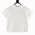 Dior 迪奥 字母印花圆领短袖 采用10S加密加力棉麻面料，250G；搭配26S1×1螺纹，200G。棉麻在外观生既保持了麻织物独特的粗犷挺括风格，又具有棉织