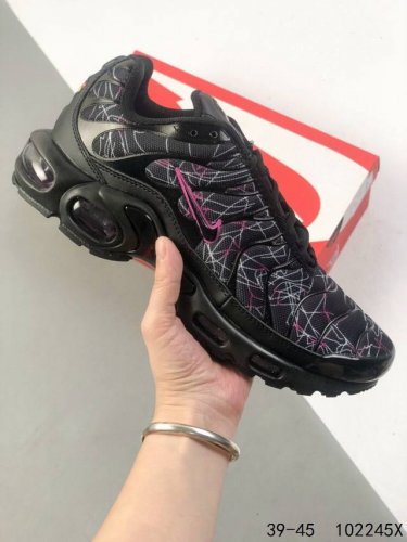 耐克Nike Air Maxplus Drift Tn 休闲气垫缓震跑步运动鞋 造型超讨喜 鞋面以织物材质包裹 保证了轻薄透气 更适合夏季穿着 鞋侧 鱼骨 形状