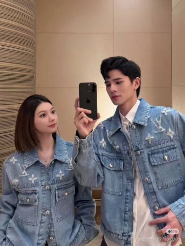 款号：Zmr16# Louis Vuitton 路易威登 Lv水洗复古破坏磨破老花字母Logo系列 重工制作 牛仔外套 刻意处理成磨损破坏的效果1:1还原五金配